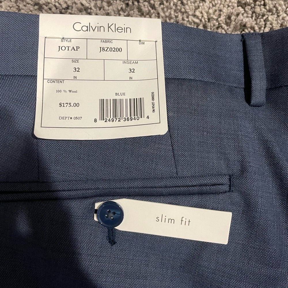 Calvin Klein 32x32 dress pants. Never worn condition is shown in pictures.